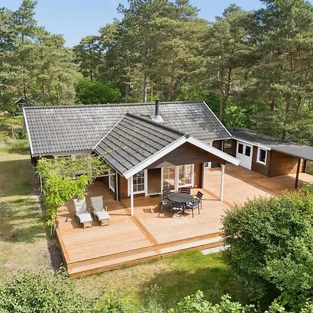 Aiyana - 2-1km From The Sea By Interhome