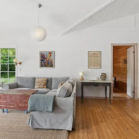Aiyana - 2-1km From The Sea By Interhome *